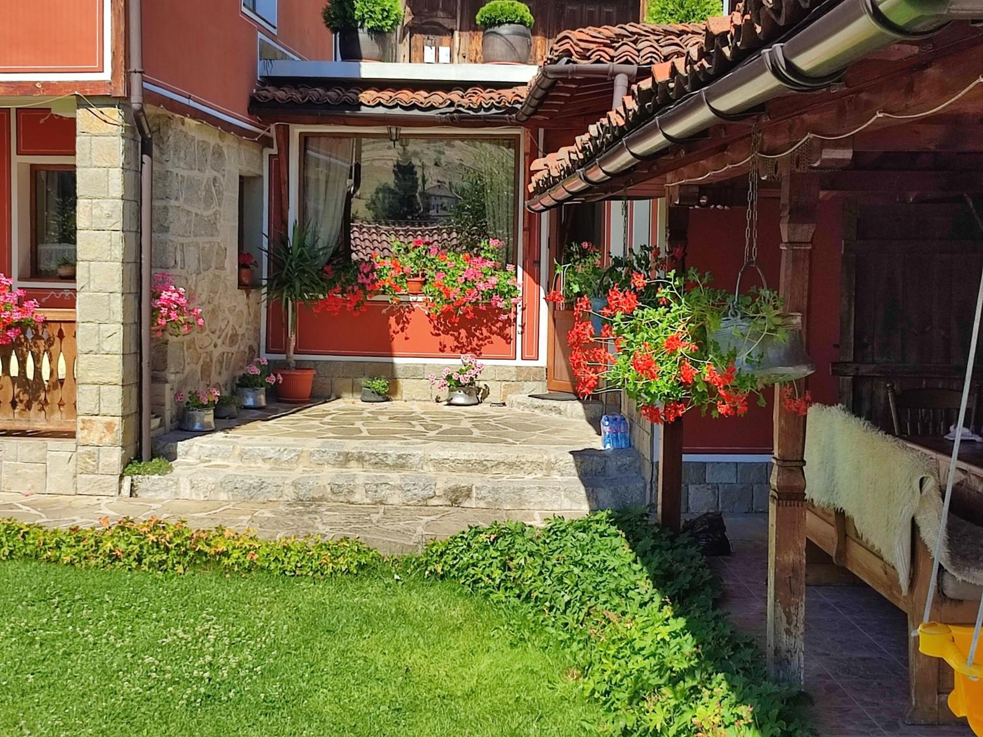 Радкината Къща Hotel Koprivshtitsa Exterior foto